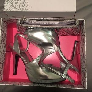 Lulu Townsend silver peep toe heel
